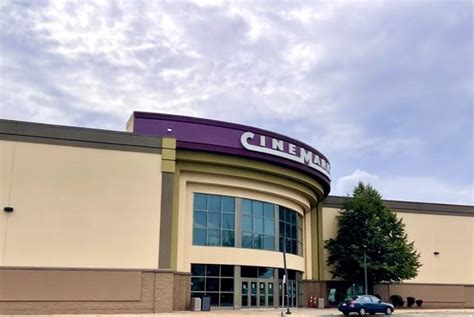 Cinemark west springfield - Aug 30, 2023 · Cinemark West Springfield 15 and XD. Read Reviews | Rate Theater 864 Riverdale Street, West Springfield, MA 01089 413-732-5936 | View Map. Theaters Nearby ... 